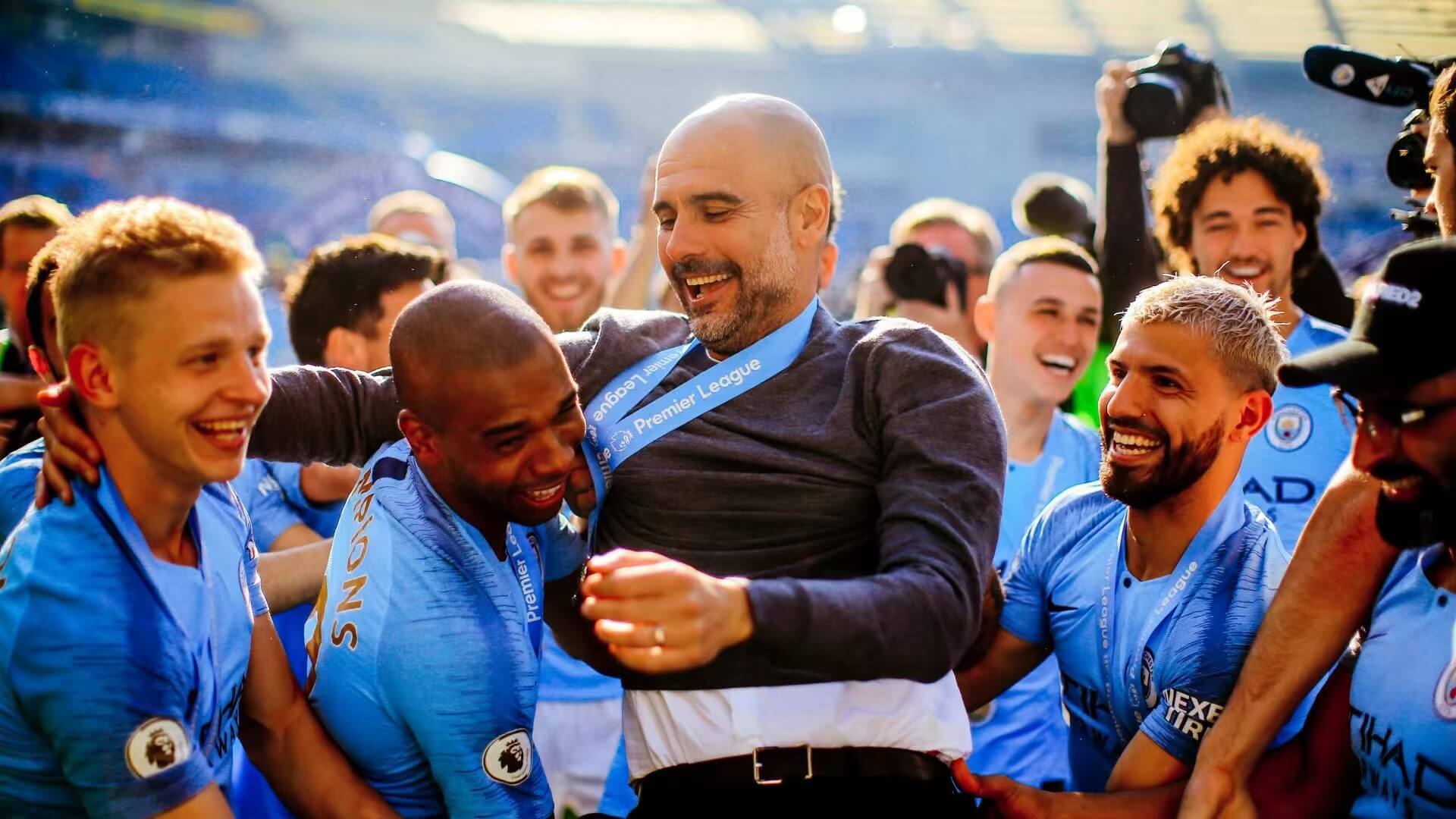 De rojo y azul a celeste: La leyenda de los 1000 partidos internacionales de Guardiola